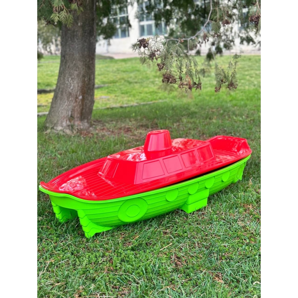 Зелено-червоний кораблик